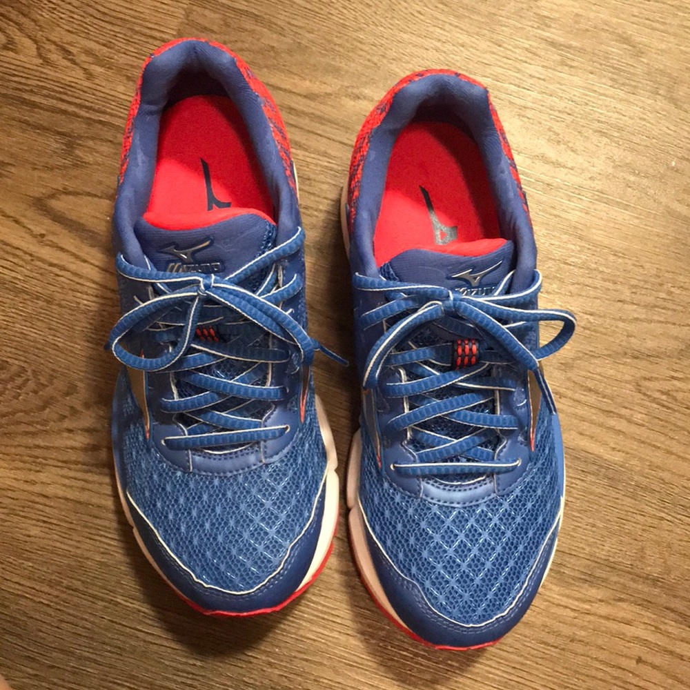 Mizuno Women’s Wave Rider 19 Size 7
